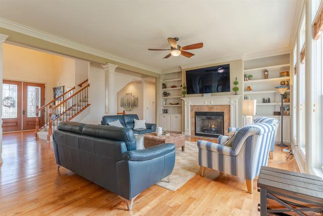 6177 Pembrooke Drive, Newburgh, IN 47630