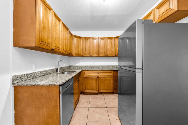 124 SW 10TH Avenue, Boynton Beach, FL 33435