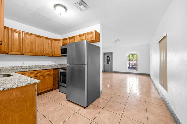 124 SW 10TH Avenue, Boynton Beach, FL 33435