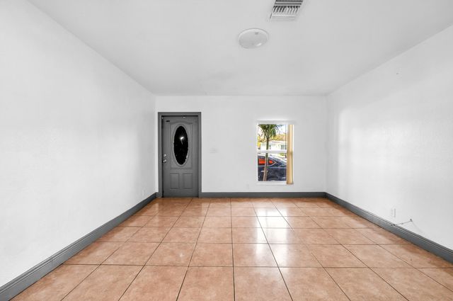 124 SW 10TH Avenue, Boynton Beach, FL 33435
