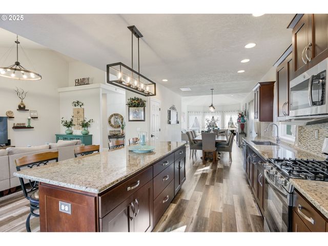 17063 Se MACANUDO St, Damascus, OR 97089