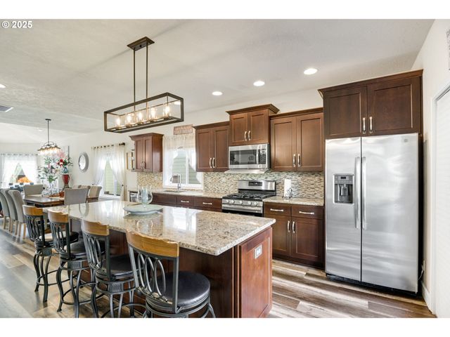 17063 Se MACANUDO St, Damascus, OR 97089