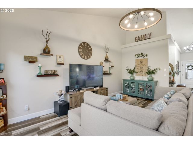 17063 Se MACANUDO St, Damascus, OR 97089