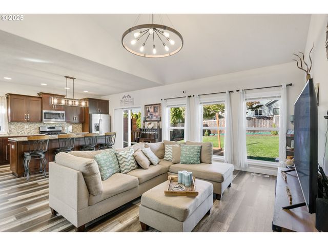 17063 Se MACANUDO St, Damascus, OR 97089