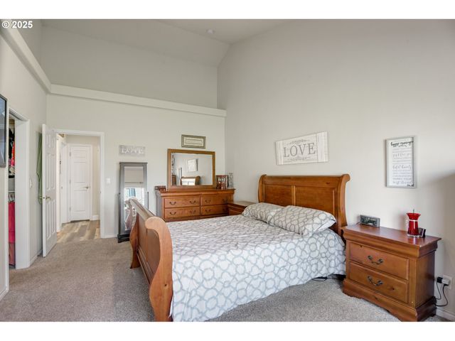 17063 Se MACANUDO St, Damascus, OR 97089