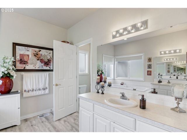 17063 Se MACANUDO St, Damascus, OR 97089