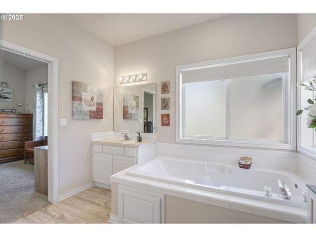 17063 Se MACANUDO St, Damascus, OR 97089