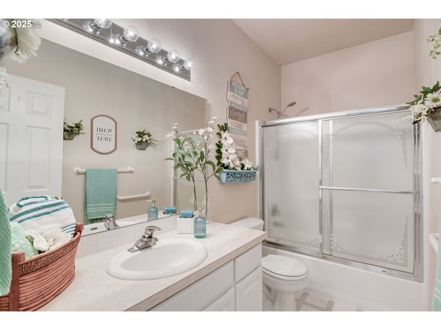 17063 Se MACANUDO St, Damascus, OR 97089