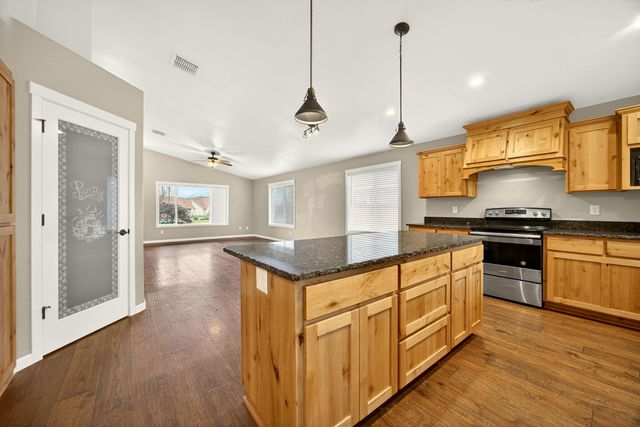 1743 Kellenbeck Avenue, Grants Pass, OR 97527