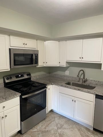 79 Claudia Drive APT 358, West Haven, CT 06516