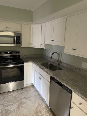 79 Claudia Drive APT 358, West Haven, CT 06516