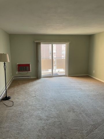 79 Claudia Drive APT 358, West Haven, CT 06516