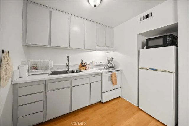 23515 Lyons Avenue S7, Valencia, CA 91355