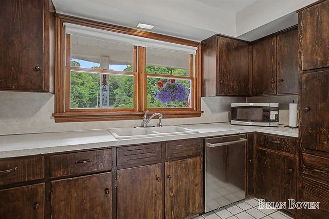4383 Honey Creek Avenue, Ada, MI 49301