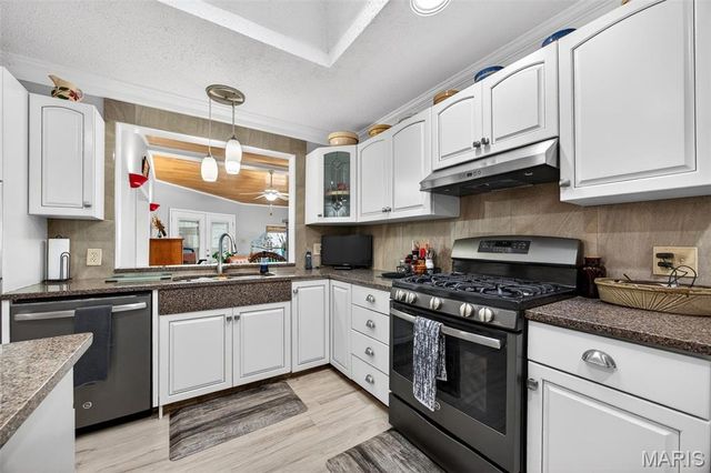 1422 Cobblestone Drive, St Charles, MO 63304