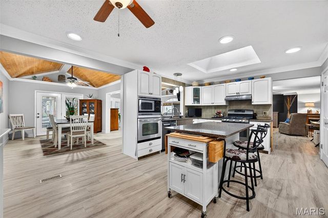 1422 Cobblestone Drive, St Charles, MO 63304
