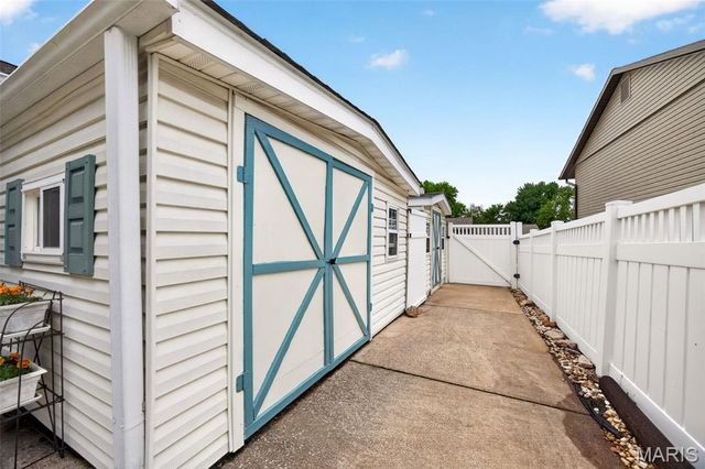 1422 Cobblestone Drive, St Charles, MO 63304