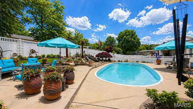 1422 Cobblestone Drive, St Charles, MO 63304