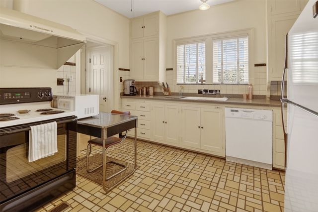 808 Elm Street, Graham, TX 76450