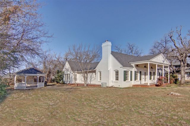 808 Elm Street, Graham, TX 76450