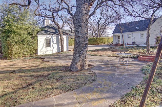 808 Elm Street, Graham, TX 76450