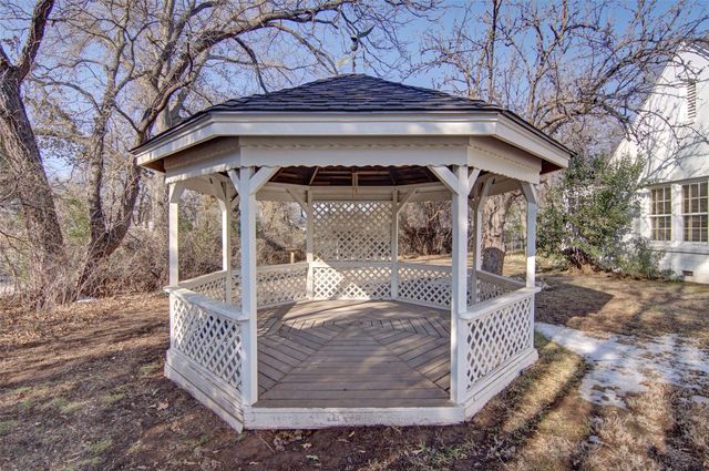 808 Elm Street, Graham, TX 76450