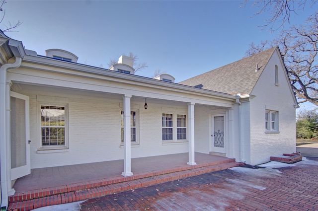 808 Elm Street, Graham, TX 76450