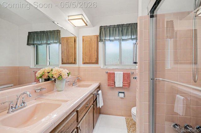 27515 Palomino Drive, Warren, MI 48093