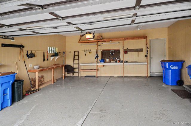 27515 Palomino Drive, Warren, MI 48093
