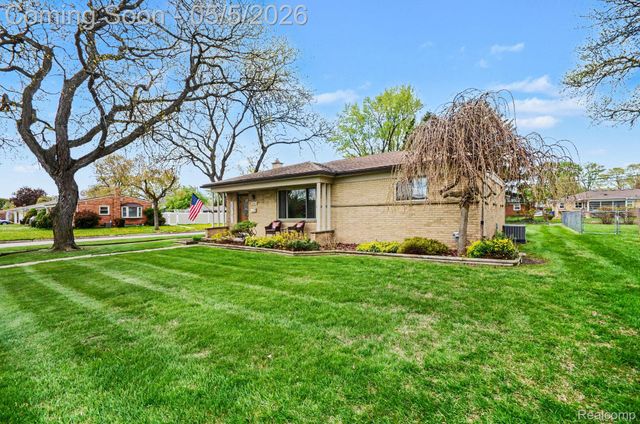 27515 Palomino Drive, Warren, MI 48093