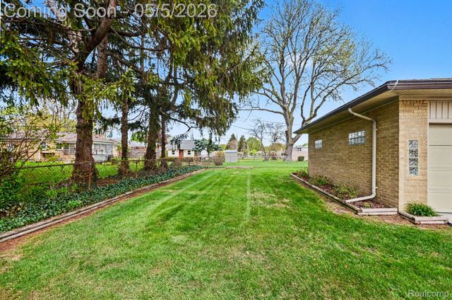 27515 Palomino Drive, Warren, MI 48093