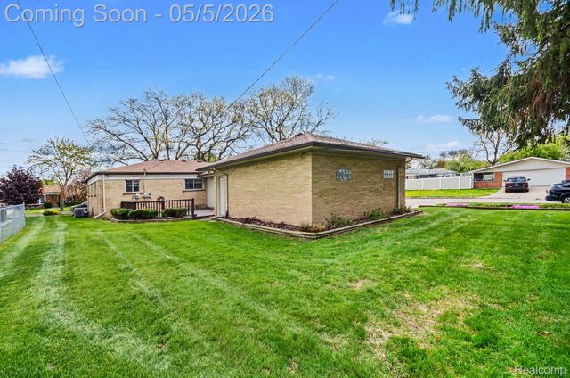 27515 Palomino Drive, Warren, MI 48093