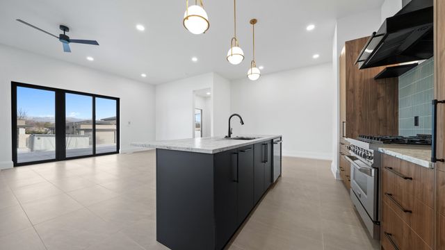 690 Edgecliff Court, Grand Junction, CO 81506