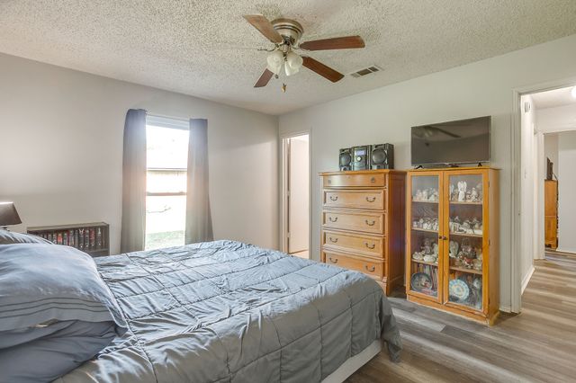 1225 Sandstone Drive, Cleburne, TX 76033