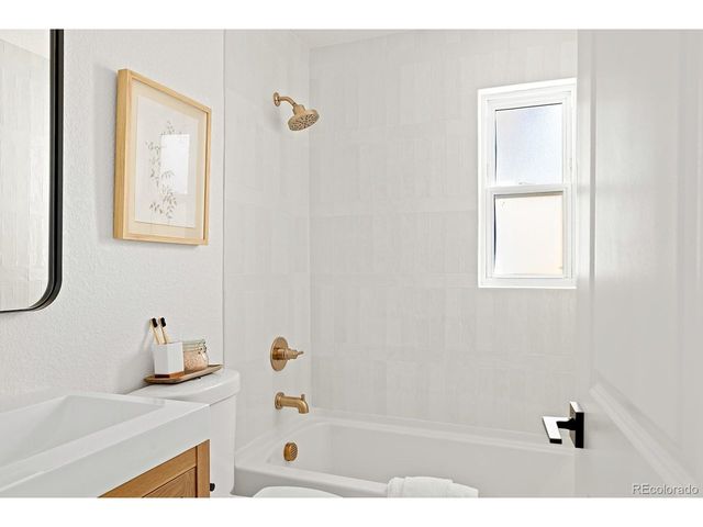 762 Dahlia St, Denver, CO 80220