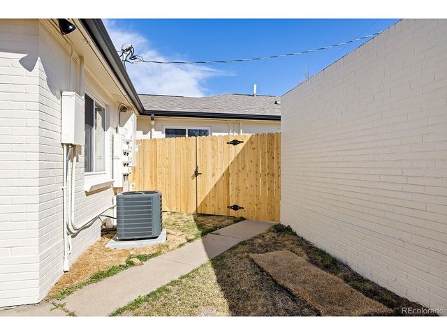 762 Dahlia St, Denver, CO 80220