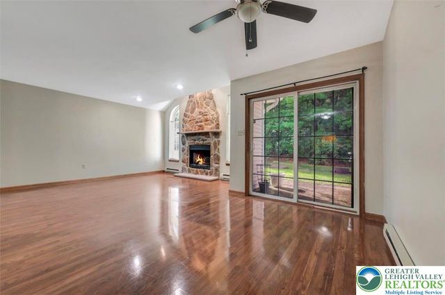613 Country Acres Court, Chestnuthill Twp, PA 18330