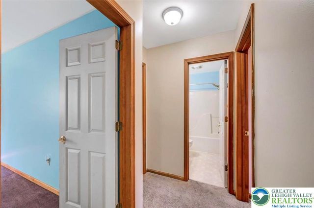 613 Country Acres Court, Chestnuthill Twp, PA 18330