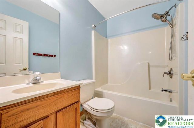 613 Country Acres Court, Chestnuthill Twp, PA 18330