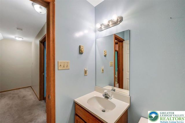 613 Country Acres Court, Chestnuthill Twp, PA 18330