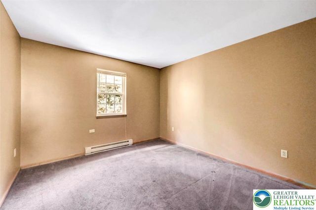 613 Country Acres Court, Chestnuthill Twp, PA 18330