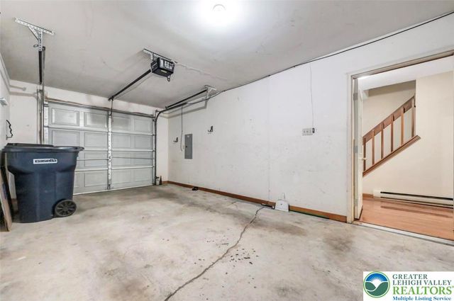 613 Country Acres Court, Chestnuthill Twp, PA 18330