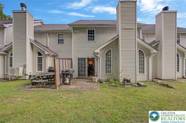 613 Country Acres Court, Chestnuthill Twp, PA 18330