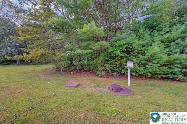 613 Country Acres Court, Chestnuthill Twp, PA 18330