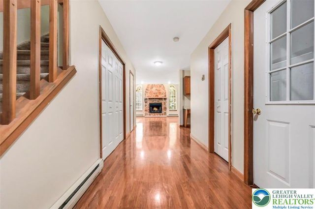 613 Country Acres Court, Chestnuthill Twp, PA 18330