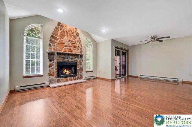 613 Country Acres Court, Chestnuthill Twp, PA 18330