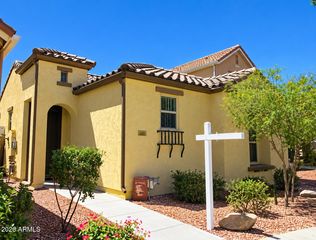 8995 W NORTHVIEW Avenue, Glendale, AZ 85305