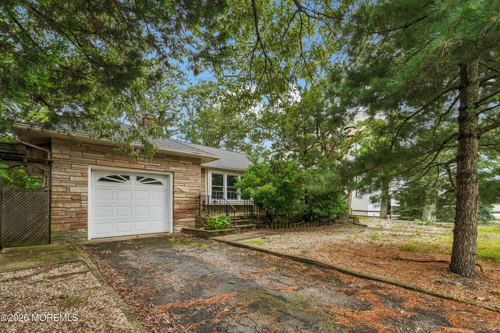 297 Cambourne Drive, Toms River, NJ 08753