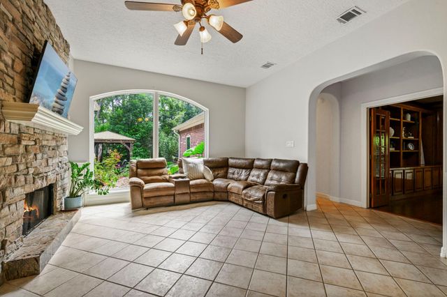 10530 Clubhouse Circle, Magnolia, TX 77354