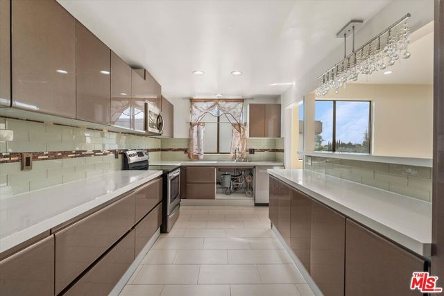 2175 S Beverly Glen Boulevard 406, Los Angeles, CA 90025